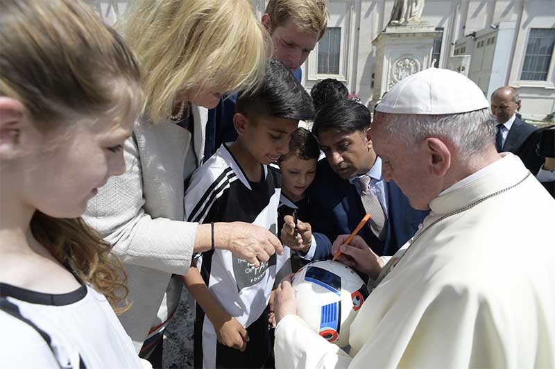 Pope Francis signs 'Francis' on TUFFs football for the team